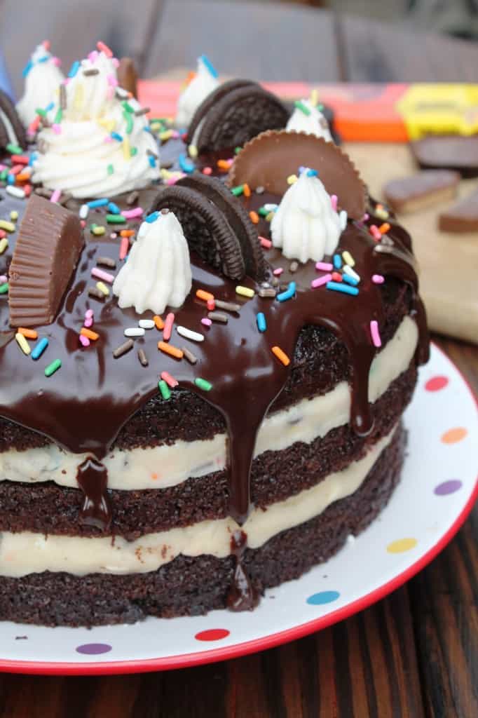 Reese's Oreo Chocolate Cake with Funfetti Cookie Dough Filling | The