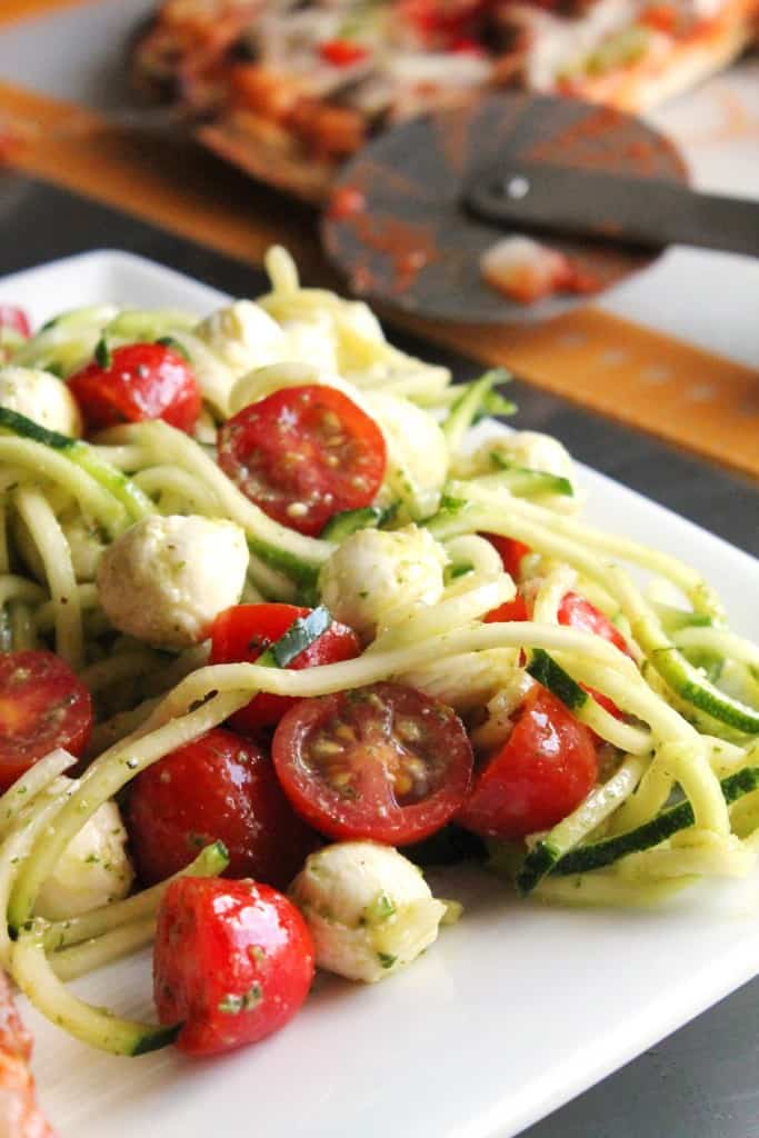 Spiralized Zucchini Pesto Caprese Salad | The Spiffy Cookie