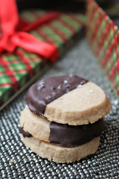 Dark Chocolate Dipped Orange Spice Shortbread #christmascookies #shortbread