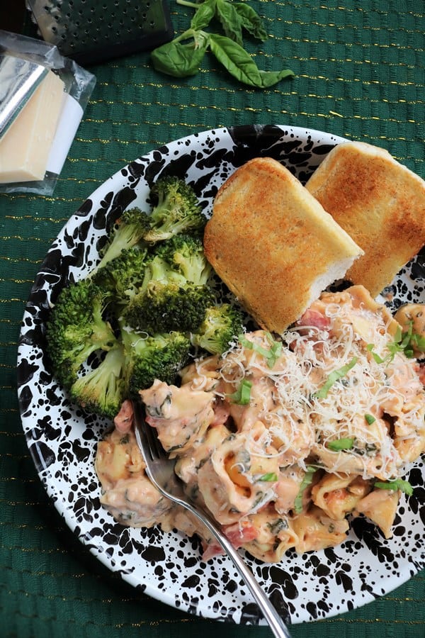 Spinach Tomato Tortellini wit Roasted Broccoli and Garlic Bread