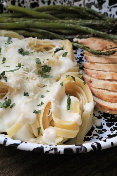 Lighter Fettuccine Alfredo #homemadealfredo #fettucine