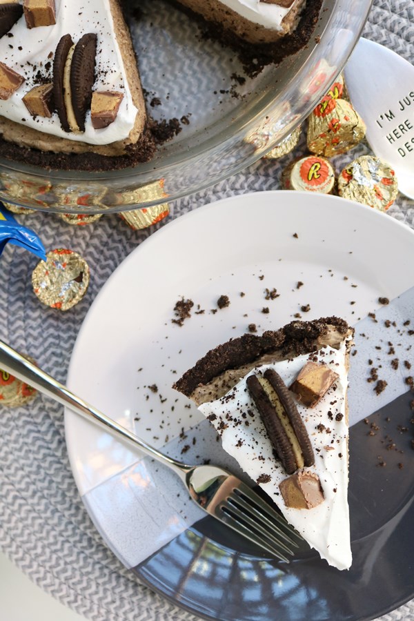 No Bake Cookies and Cream Peanut Butter Pie