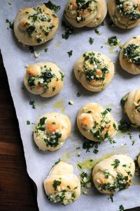 Quick and Easy Garlic Knots