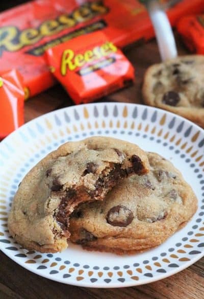 Reese's Stuffed Chocolate Chip Cookies #reeses #stuffedcookie #thespiffycookie