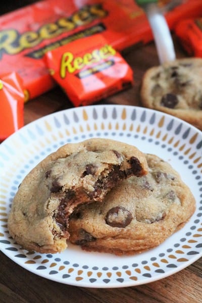 Reese's Stuffed Chocolate Chip Cookies #reeses #stuffedcookie #thespiffycookie