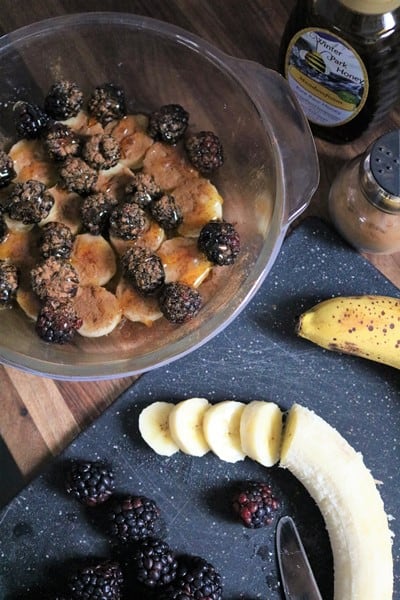 Overnight Baked Oatmeal with Blackberries and Bananas #easybreakfast