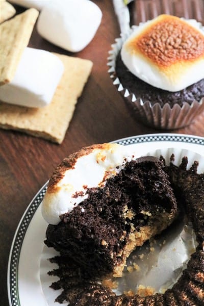 Chocolate S'mores Cupcakes with Graham Cracker Crust