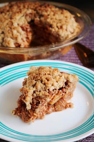 Apple Pecan Pie by The Spiffy Cookie #recipe #applepie