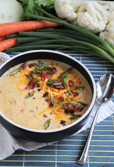 Bacon-Cheddar Cauliflower Chowder #lowcarb #thespiffycookie