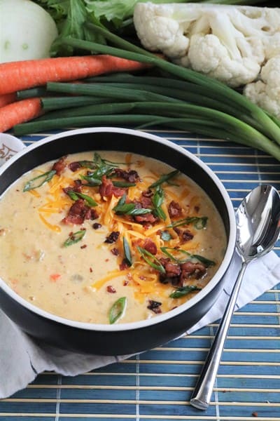 Bacon-Cheddar Cauliflower Chowder #lowcarb #thespiffycookie