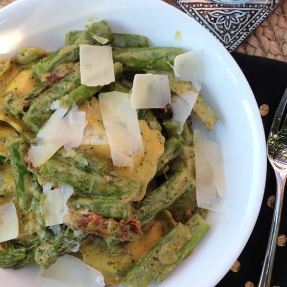 Creamy Pesto with Ravioli, Asparagus and Sun Dried Tomatoes.