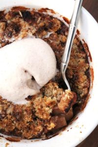 Single Serving Apple Crisp a la mode #applecrisp