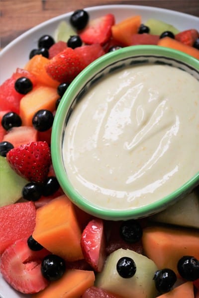 Orange-Vanilla Greek Yogurt Fruit Dip by The Spiffy Cookie #recipe #fruitdip #thespiffycookie