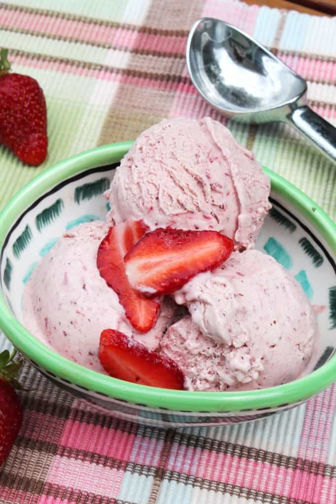 Roasted Balsamic Strawberry Ice Cream 1