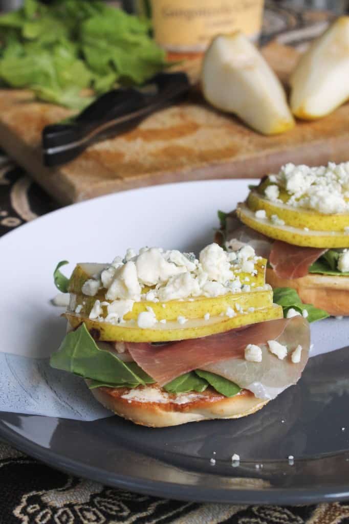 Prosciutto, Pear, and Gorgonzola Bagel Bites