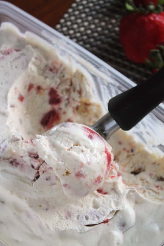 No-Churn Roasted Strawberry-Rhubarb Pie Ice Cream 3