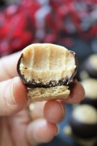 Cheesecake Buckeyes by The Spiffy Cookie #recipe #buckeyes #peanutbutter