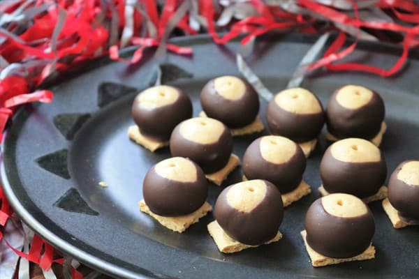 Cheesecake Buckeyes by The Spiffy Cookie #recipe #buckeyes #ohiostate