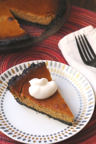 Peanut Butter Pumpkin Pie with Chocolate Crust by The Spiffy Cookie #recipe #Thanksgivingpie #peanutbutterpumpkin