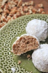 Cinnamon Pecan Snowball Cookies #cookieexchange #holidaybaking