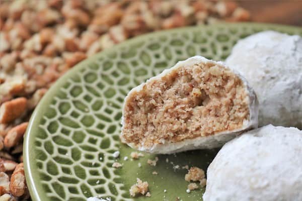 Cinnamon Pecan Snowball Cookies #thespiffycookie #christmasbaking