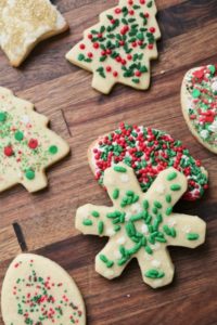 Cut Out Sugar Cookies #christmascookies #thespiffycookie