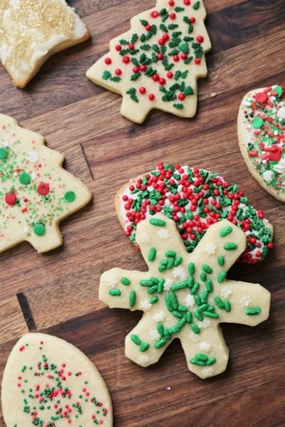 Cut Out Sugar Cookies #christmascookies #thespiffycookie