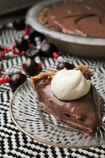 Peanut Butter & Chocolate Cream Pie #peanutbutterpie #thespiffycookie