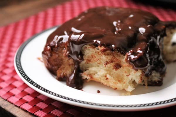Peanut Butter Cinnamon Rolls with Chocolate Glaze #peanutbutter #thespiffycookie