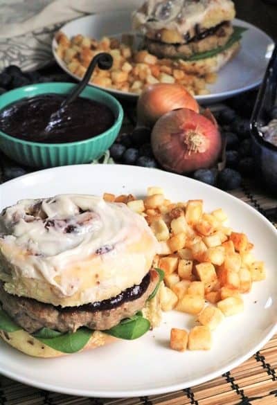 Blueberry Cinnamon Roll Turkey Burgers #brunch