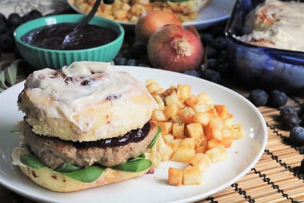 Blueberry Cinnamon Roll Turkey Burgers #breakfastburgers