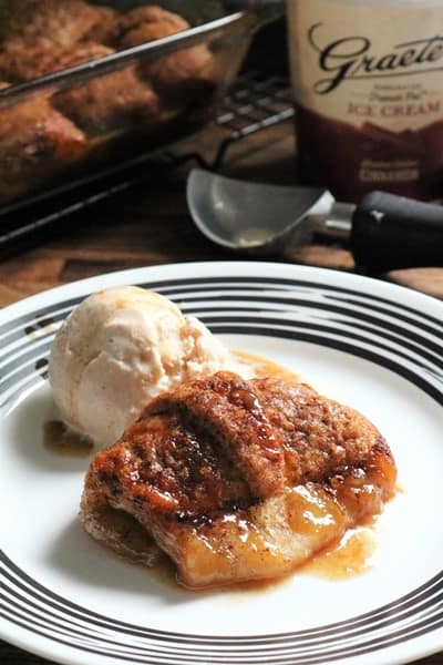 Easy Apple Dumplings a la mode #appledumplings #applerecipe