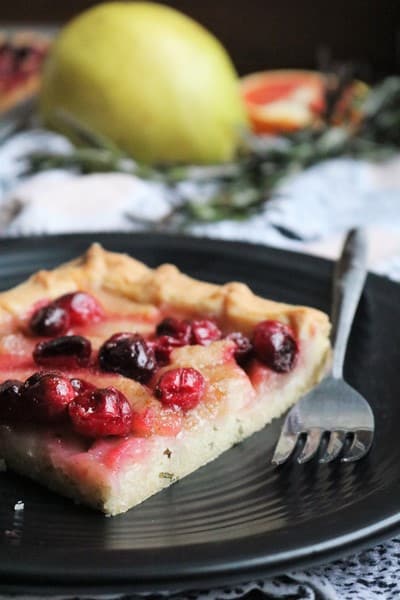 Pear Cranberry Slab Pie with Rosemary Sugar Cookie Crust #thespiffycookie #cranberry