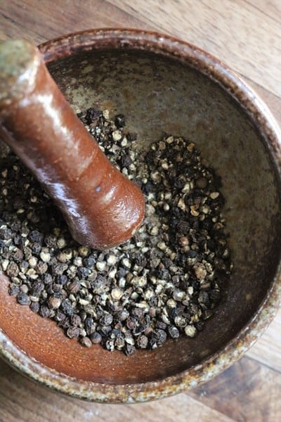 Whole Black Peppercorns for The Pepper Burger