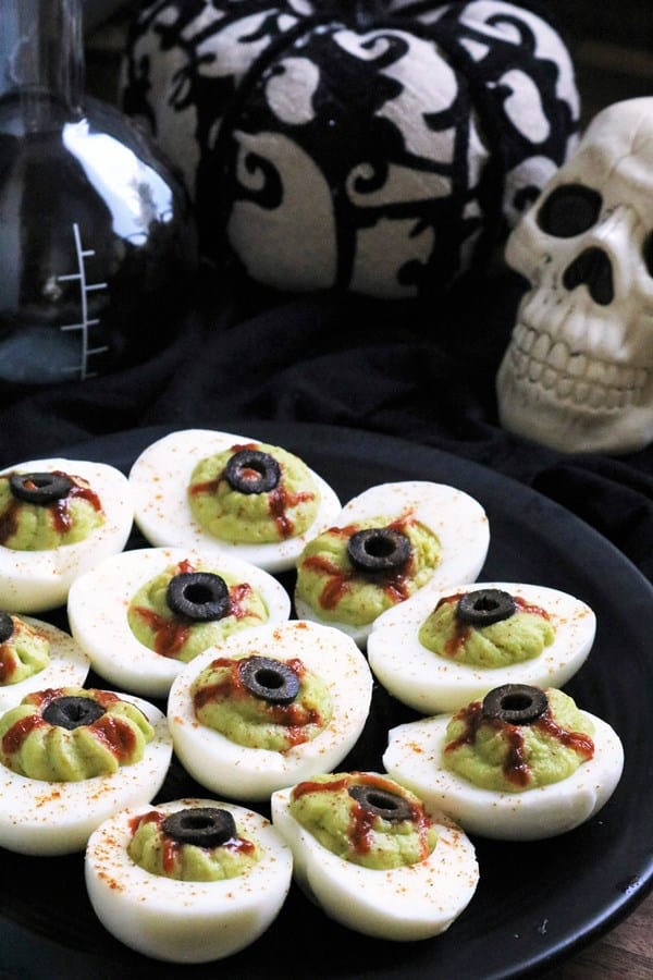 Halloween Deviled Egg Eyeballs