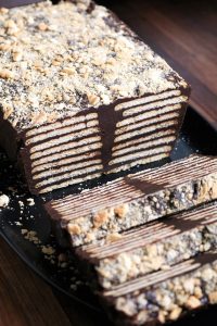 Inside Layers of a No-Bake Peanut Butter Chocolate Biscuit Cake (Erdnussbutter Kalter Hund).