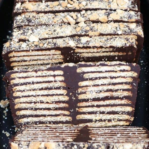 No-Bake Peanut Butter Chocolate Biscuit Cake (Erdnussbutter Kalter Hund).