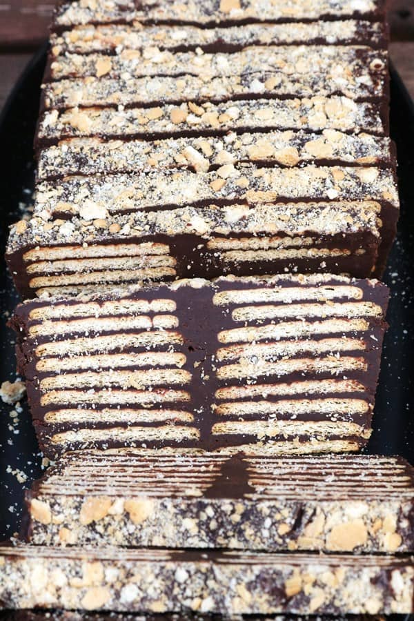 No-Bake Peanut Butter Chocolate Biscuit Cake (Erdnussbutter Kalter Hund).