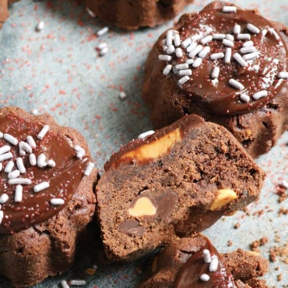 Buckeye Bundt Cookies Sliced in Half.