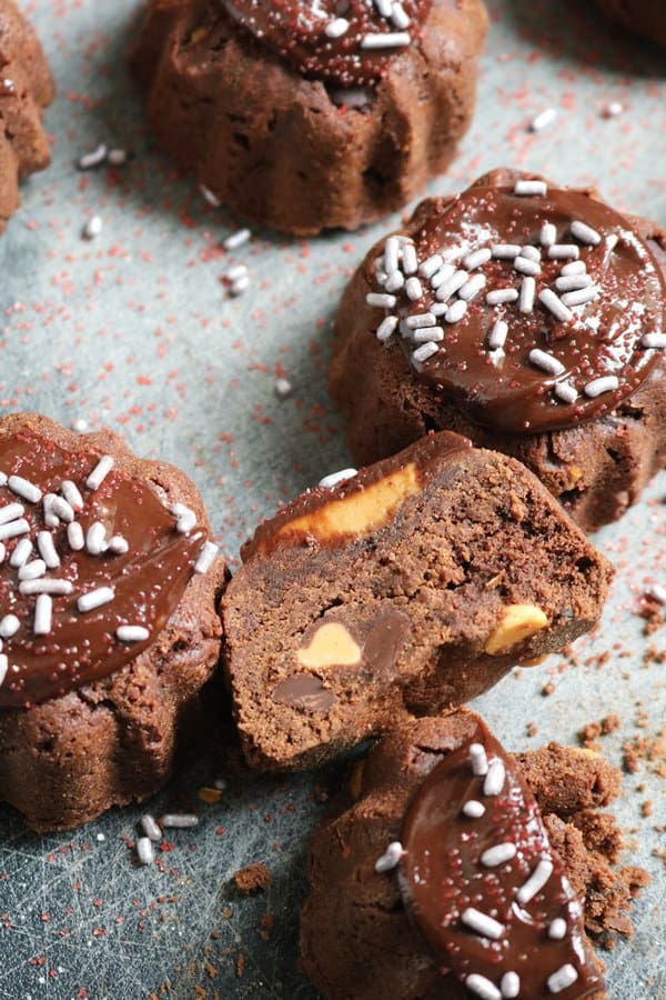 Buckeye Bundt Cookies Sliced in Half.